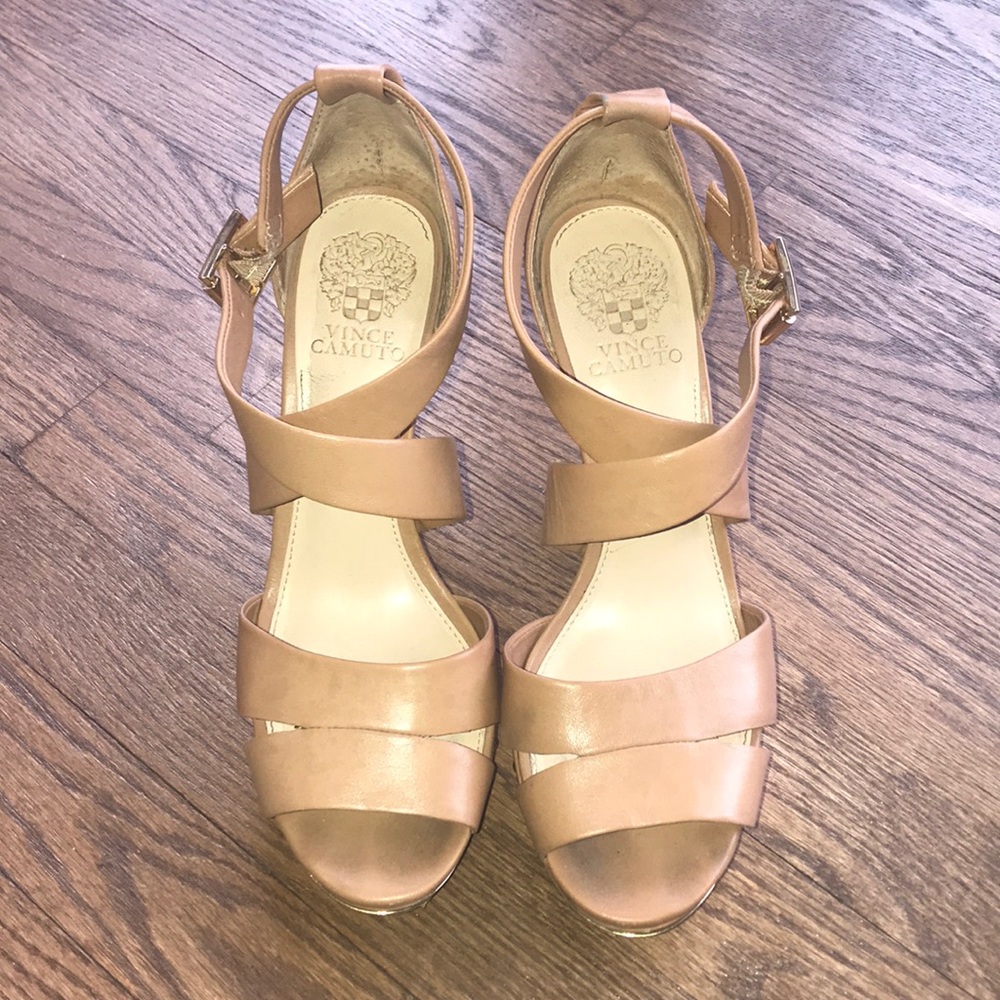 Vince Camuto nude wedges